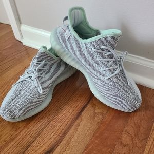 Mens Yeezy 350 sneakers size US 11 sneakers